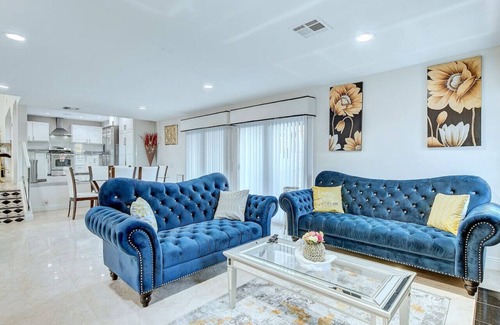 Paradise House | Luxury home with Pool and gym and RV parking