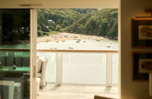 Salcombe House | Luxury home with sea views & Spa passes. Parking & huge balcony