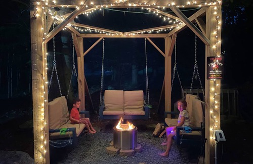 Locust Lake Village Ski Chalet | Luxury Hot Tub, Golf Cart & Fire Pit for Family Memories! Hiking, Skiing & Golf