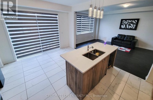 Mount Hope House | Luxury House in Hamilton, Next to John C. Munro Hamilton Airport.