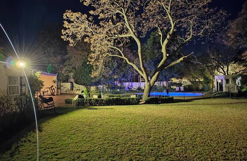 Greater Johannesburg Metropolitan Area House | Luxury House into Nature in Sandton, peaceful place with full of greens