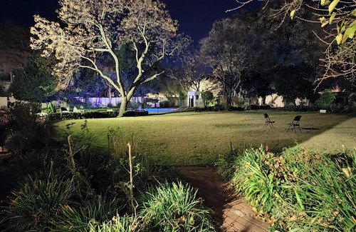Greater Johannesburg Metropolitan Area House | Luxury House into Nature in Sandton, peaceful place with full of greens