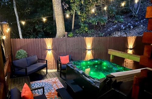 Elizabethton House | Luxury in the Smokey Mountains Pet Friendly with Hot Tub