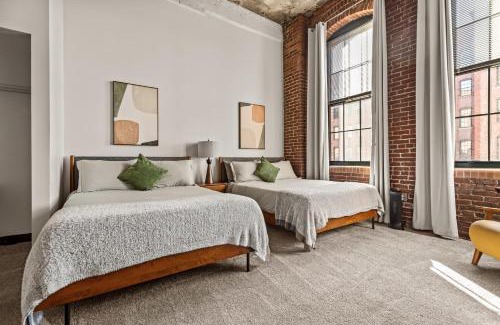 Strip District Apartment | Luxury Industrial 2 Bedroom 2 Full Bath Strip District & Riverwalk