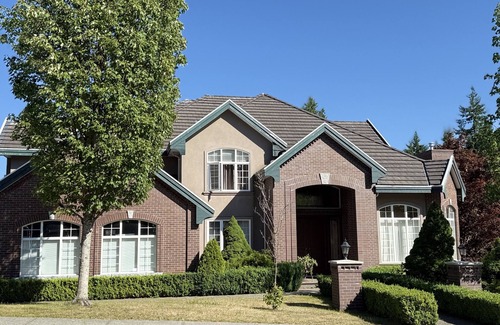 Westwood Plateau House | Luxury Italian-Style House – Private Room with Separate Entrance/1 bath/1 dining