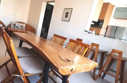 Ermita Night District Apartment | Luxury King 3BR 3BA Condo w/Balcony BayView Pool Netflix