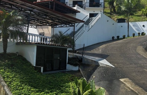 Cahuita Condo | Luxury King Bedroom Condo with Ocean View in Cahuita, Costa Rica