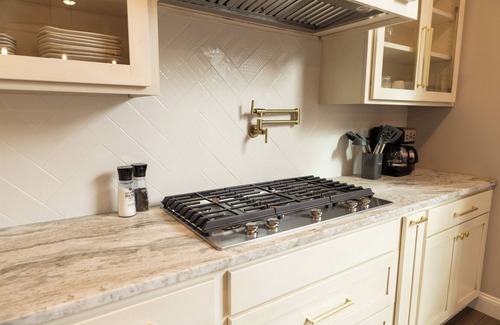 Ridgedale House | Luxury Lake Loft, 2 bedrooms for up to 9 near all the Branson entertainment.