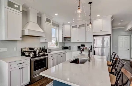 Bayberry House | Luxury Lakefront Family Retreat