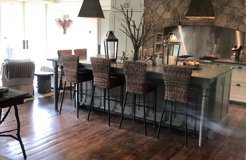 Lakemont House | LUXURY LAKEFRONT HOME 5/BR LIGHT & BRIGHT-"HIGH 5"