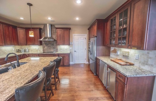 Bronston House | Luxury Lakefront, Hot Tub, Firepit, 5bdrm, Game Room & Boat Rental-Sleeps16