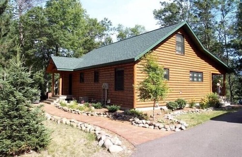 Spooner Cabin | Luxury Lakefront Retreat on a Quiet Lake