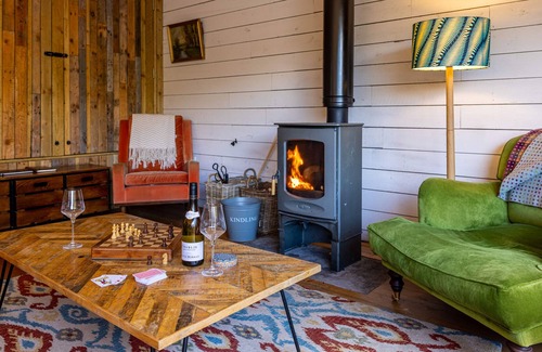 Ditchling Cabin | Luxury lakeside hideaway nestled in the beautiful Sussex Downs.