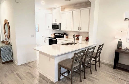 Biggar Condo | Luxury Lakeside Retreat in a Great Location-Unlimited Amenities