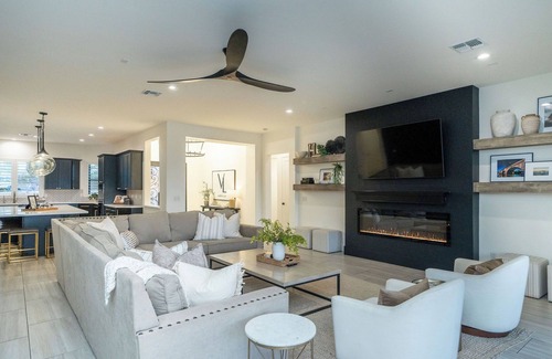 Lake Havasu City House | Luxury Lakeview Estate, w/Heated Pool & Spa, Firepit near Marina