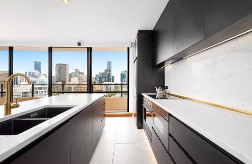 Spring Hill Apartment | Luxury Large 2 Bedroom Apartment Panoramic City Views!