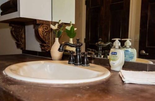 Lawton House | Luxury Lawton Guesthouse on Lake