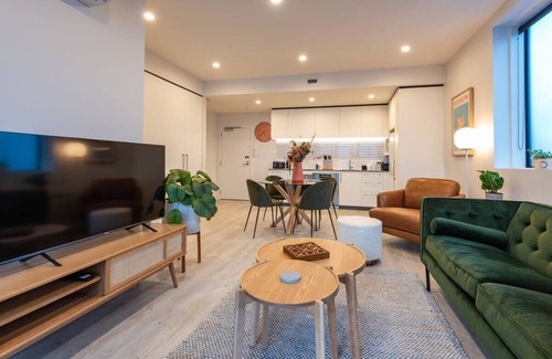 Christchurch City Centre Apartment | Luxury Life Galore - Sleeps 4