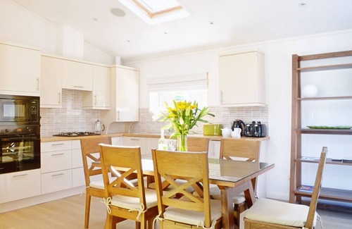 Plymouth Ski Chalet | Luxury Lodge, South Devon Coast nr Plymouth, 200m to Beach + Indoor Heated Pool,