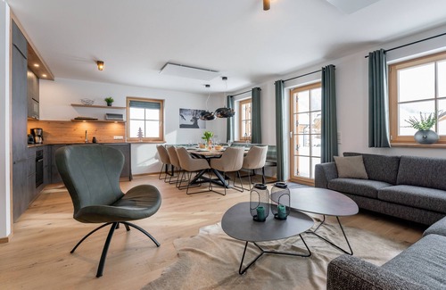 Donnersbachwald House | Luxury lodge with sauna and hottub near ski lift