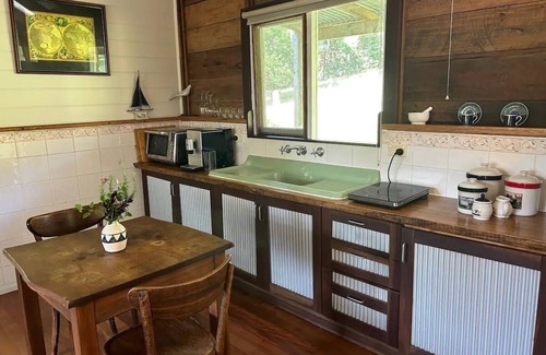 Termeil Cottage | Luxury log cabin near beach, dog-friendly, private