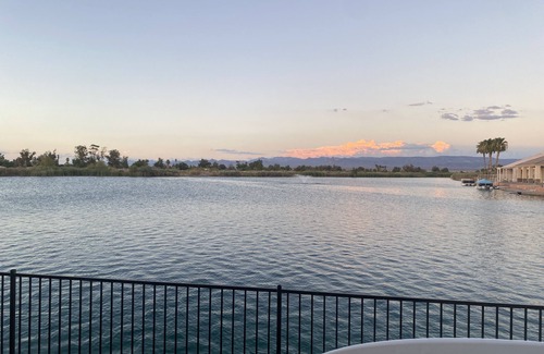 Mohave Valley House | LUXURY MODERN FAMILY HOME +Views +New 4 bd Oasis +Water Front +Fish +Pool Table