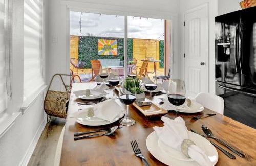 Fredericksburg House | Luxury Modern Home with Hot tub Deck & Firepit!