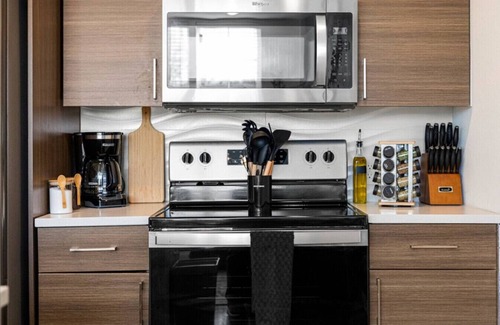 Oak Cliff Apartment | Luxury Modern Retreat in the Heart of Dallas