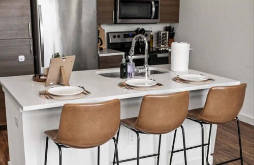 Oak Cliff Apartment | Luxury Modern Retreat in the Heart of Dallas