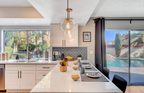 Paradise House | Luxury Modern Two Story Mini Mansion w/Heated Pool + Putting Green