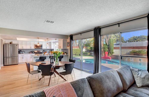 Paradise House | Luxury Modern Two Story Mini Mansion w/Heated Pool + Putting Green