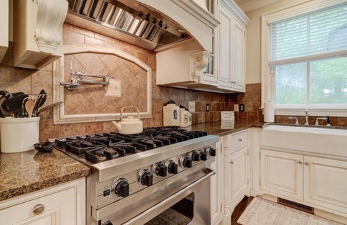 Hot Springs House | Luxury Mountain Farmhouse walking distance to The Omni Homestead Resort