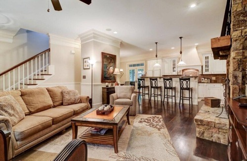 Hot Springs House | Luxury Mountain Farmhouse walking distance to The Omni Homestead Resort