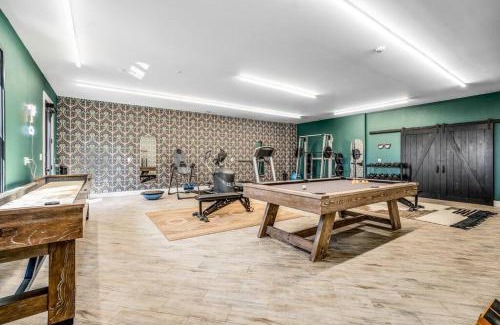 Blue Ridge House | Luxury Mountain Mansion, 7BR, 8 king beds, 10000sf, Views, Pool, Sport Court, Gym, Sauna, Petting Zoo
