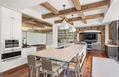 Aspen House | Luxury Mountain Retreat with Breathtaking Views and Expansive Backyard