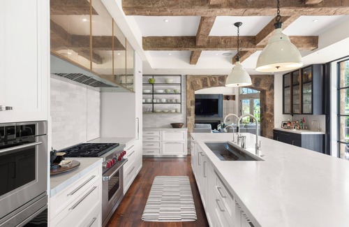 Aspen House | Luxury Mountain Retreat with Breathtaking Views and Expansive Backyard