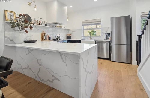 Government Camp Apartment | Luxury Mountain Townhome Steps to Government Camp, Ski Bowl, Pool & Hot Tub