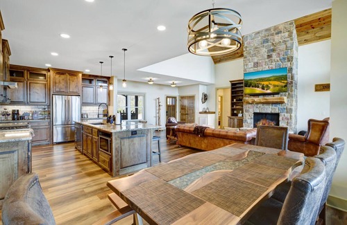 Unaka Cabin | Luxury & Mountain Views! 4000 SqFt w/Hot Tub, Theater, Arcade, Pool, & Discounts