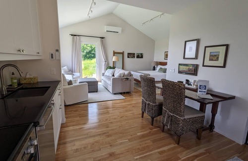 Camden Cottage | Luxury mountainside guest house overlooking the Camden Hills