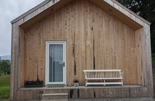 Camden Cottage | Luxury mountainside guest house overlooking the Camden Hills