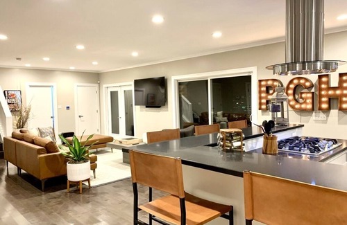 Mount Washington House | Luxury Mountainside with Spectacular City Views
