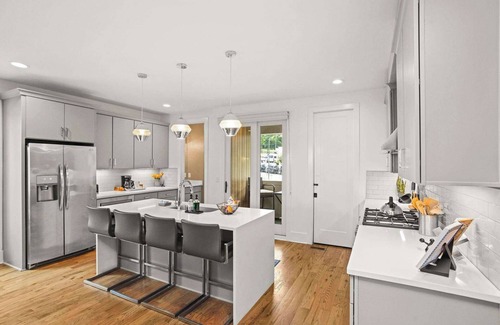 Eighth Avenue House | Luxury Nashville Homes: Sleeps 36, Free Parking, Perfect for Groups