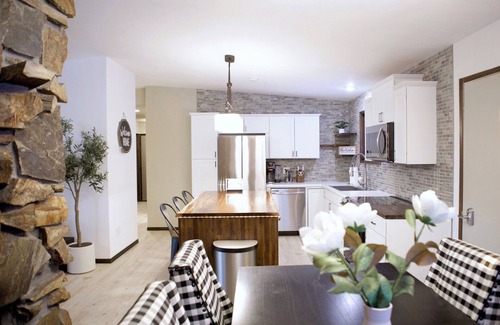 College House | Luxury Northern Light Oasisn