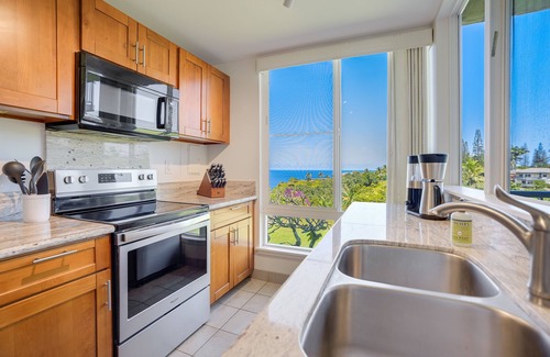 Princeville Condo | Luxury ocean-view condo with 4 lanais, pool, & hot tubs - walk to Queen's Bath