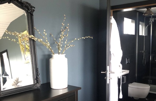 Kjosarhreppur House | Luxury Oceanfront Lodge with mountain view and natural Geothermal hot spring