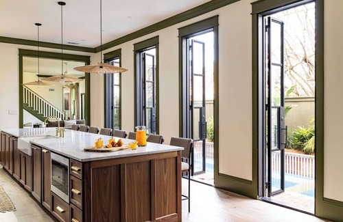 Arts/Warehouse District House | Luxury on Magazine St | Heated Plunge Pool