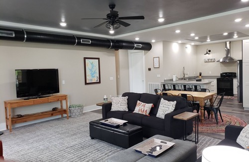 Mayhew House | Luxury on the Lake - Large Private Walkout Basement Apt/Suite