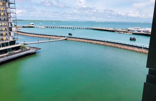 Darwin City Centre House | Luxury one bed apartment at Darwin Waterfront Precinct.
