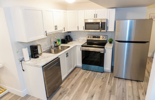 Dieppe House | Luxury One Bedroom Private Apartment