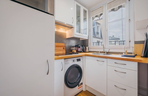 Quartier du Gros-Caillou Apartment | luxury one bedroom with eiffel tower view
